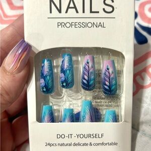 Blue and Purple Feather Nail Set